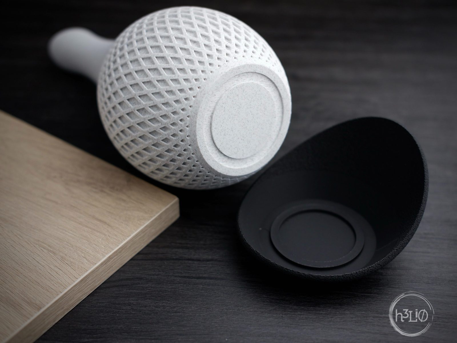 #4 Polygon Vase · Wrap Around Plate — vue 5