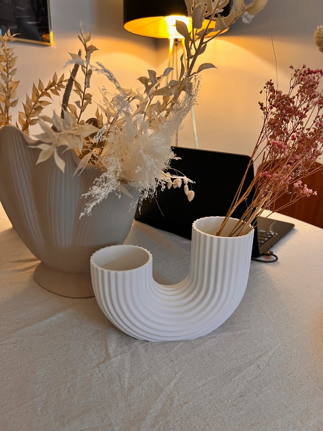 #9 Modern minimalistic Vase U shaped — vue 3
