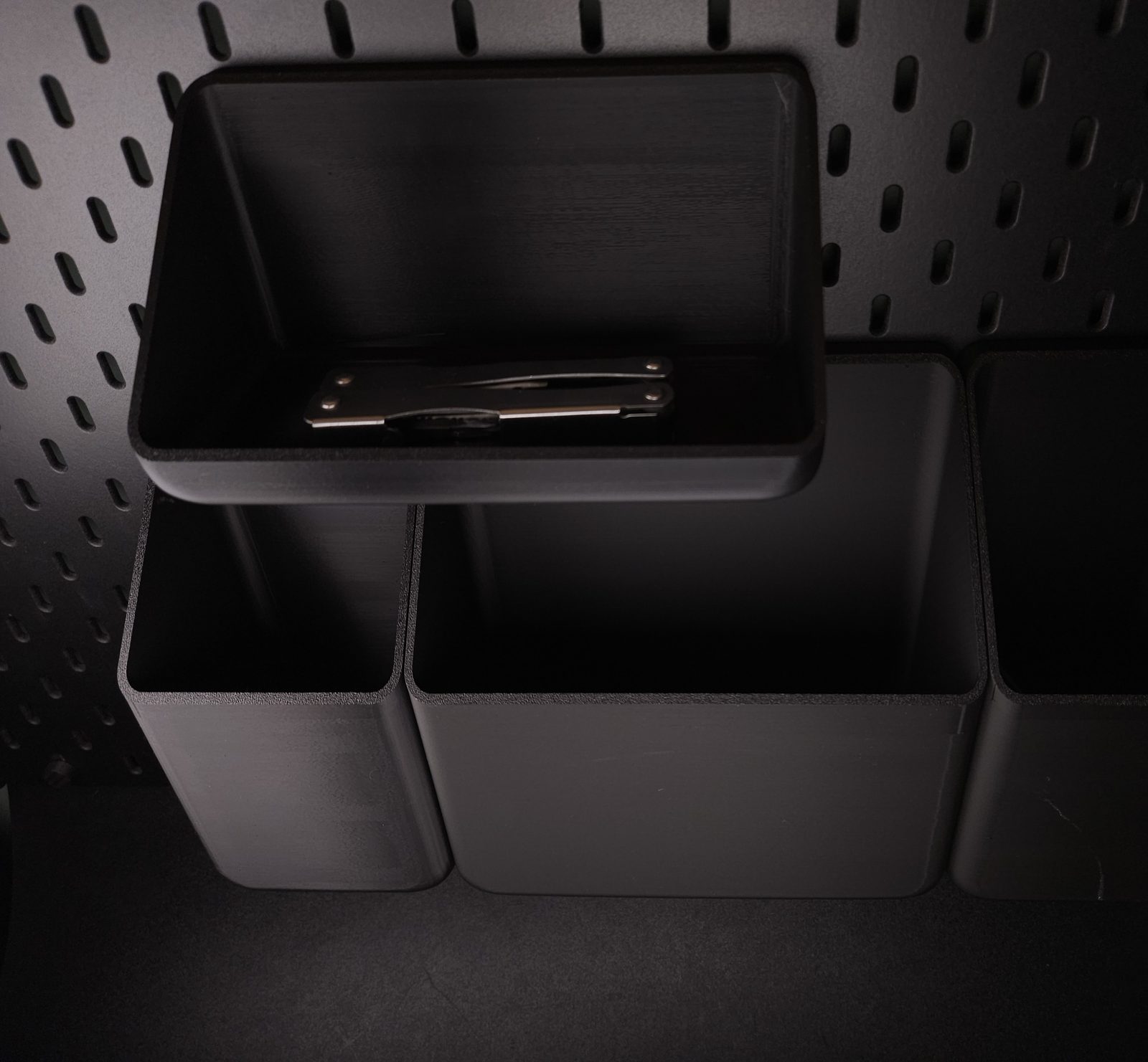 #11 Large Modular SKADIS Bin shelf – no support — vue 7