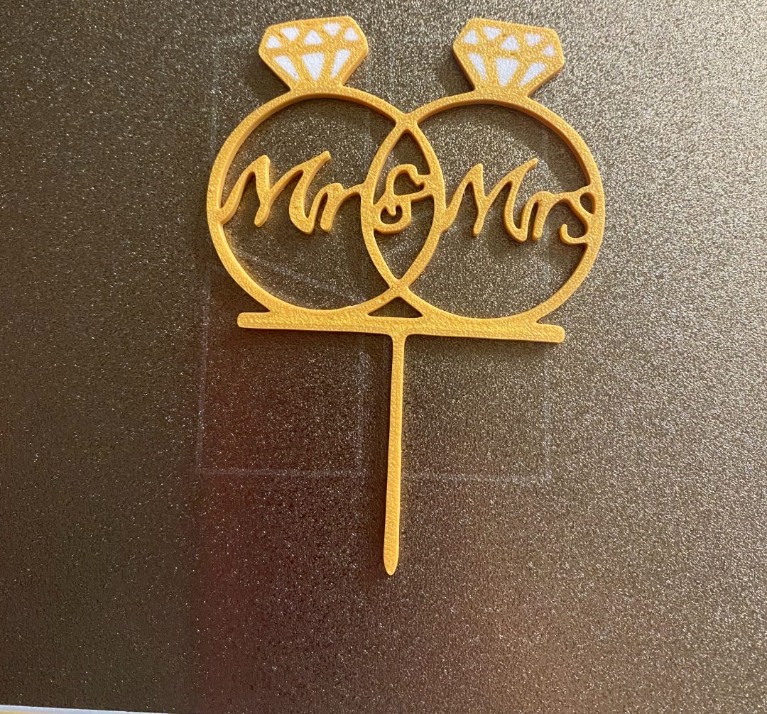 #15 Mr and Mrs cake topper — vue 1
