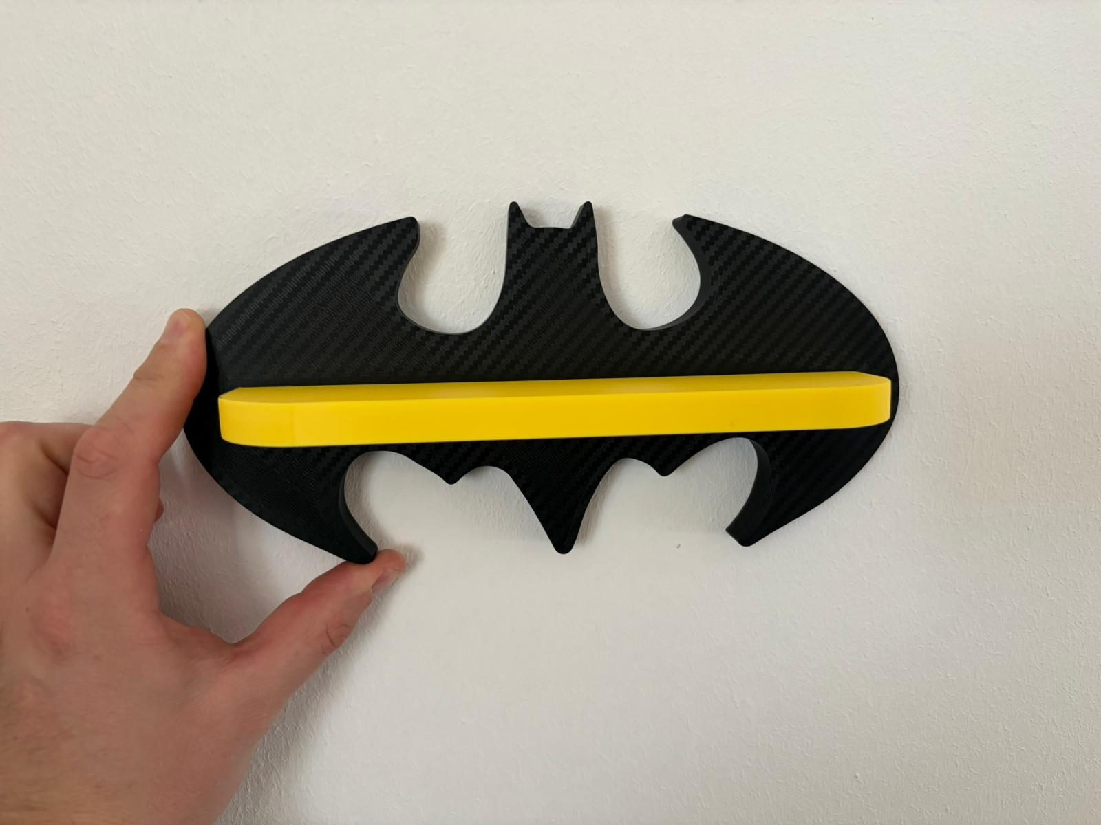 #18 BATMAN DISPLAY SHELL WANDREGAL — vue 3