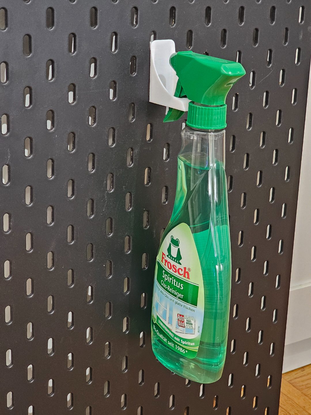 #22 Skadis Spray Bottle Holder — vue 3