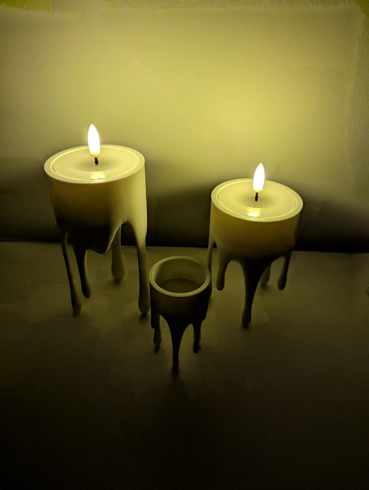 #28 Floating dripping candle – LED tealight holder — vue 11