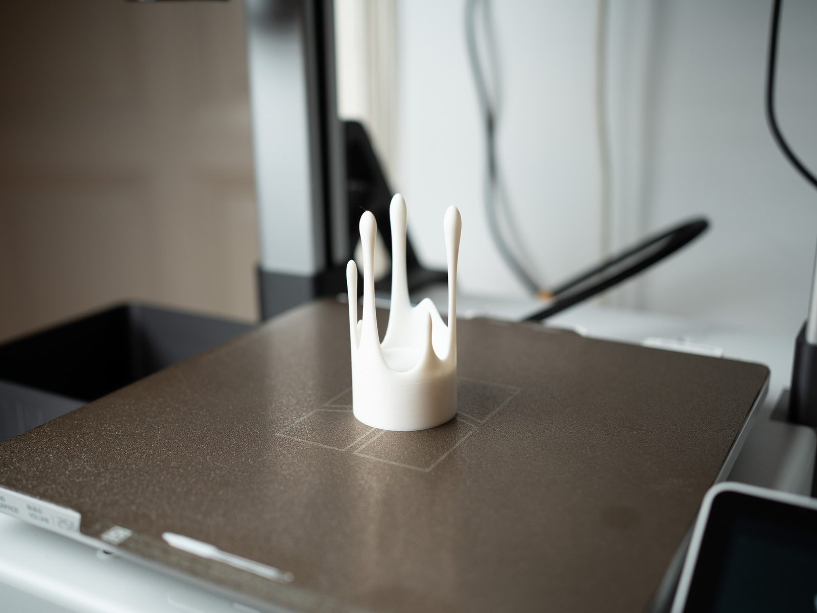 #28 Floating dripping candle – LED tealight holder — vue 18