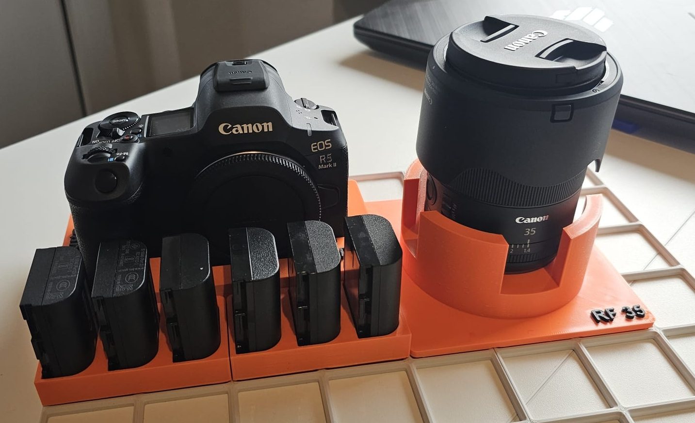 #30 Gridfinity Canon E6 Batterie Halterung 2x1 — vue 5