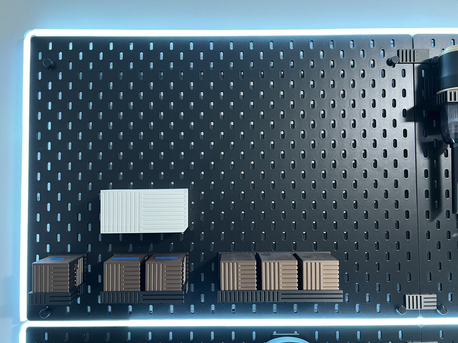 #30 OBSIDIAN - SKADIS Pegboard Boxes and Holders — vue 19