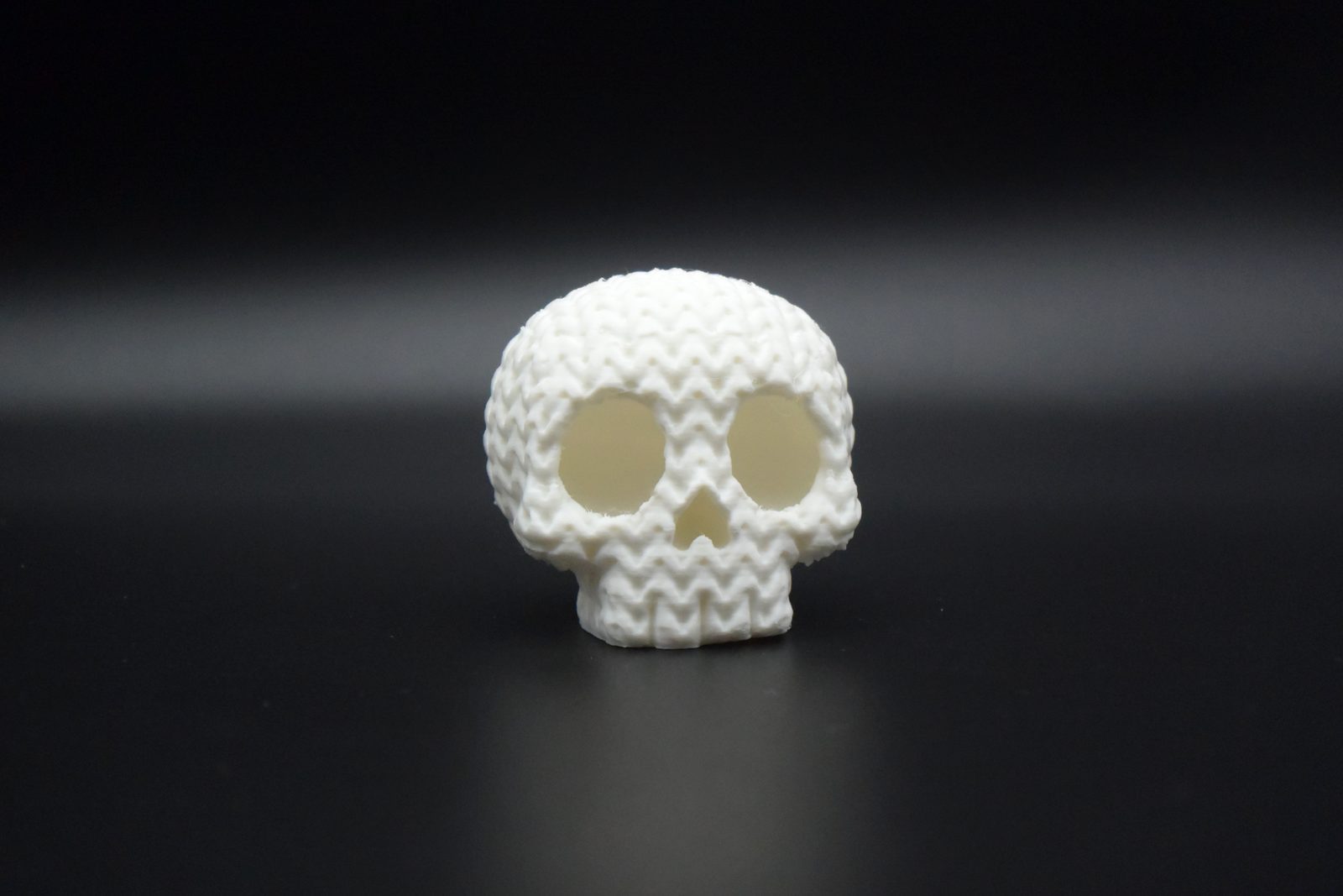 #31 Knitted Halloween Skull Keychain — vue 2