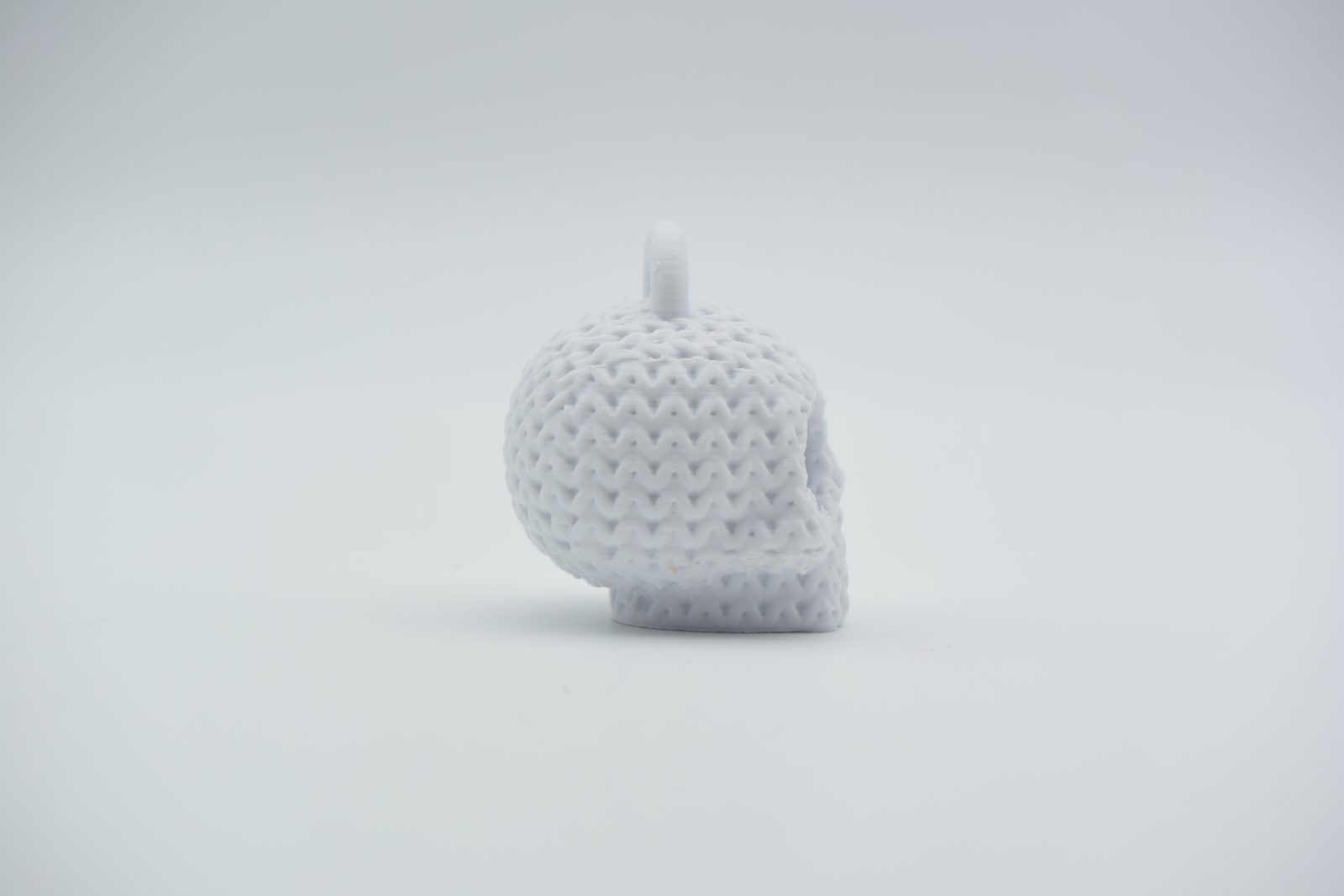 #31 Knitted Halloween Skull Keychain — vue 4