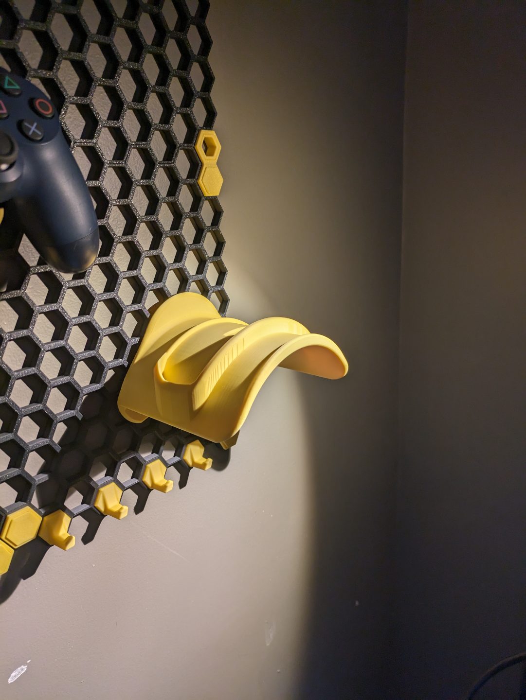 #31 Meta Quest 3 Headset Cradle - Honeycomb wall storage (HWS) — vue 3