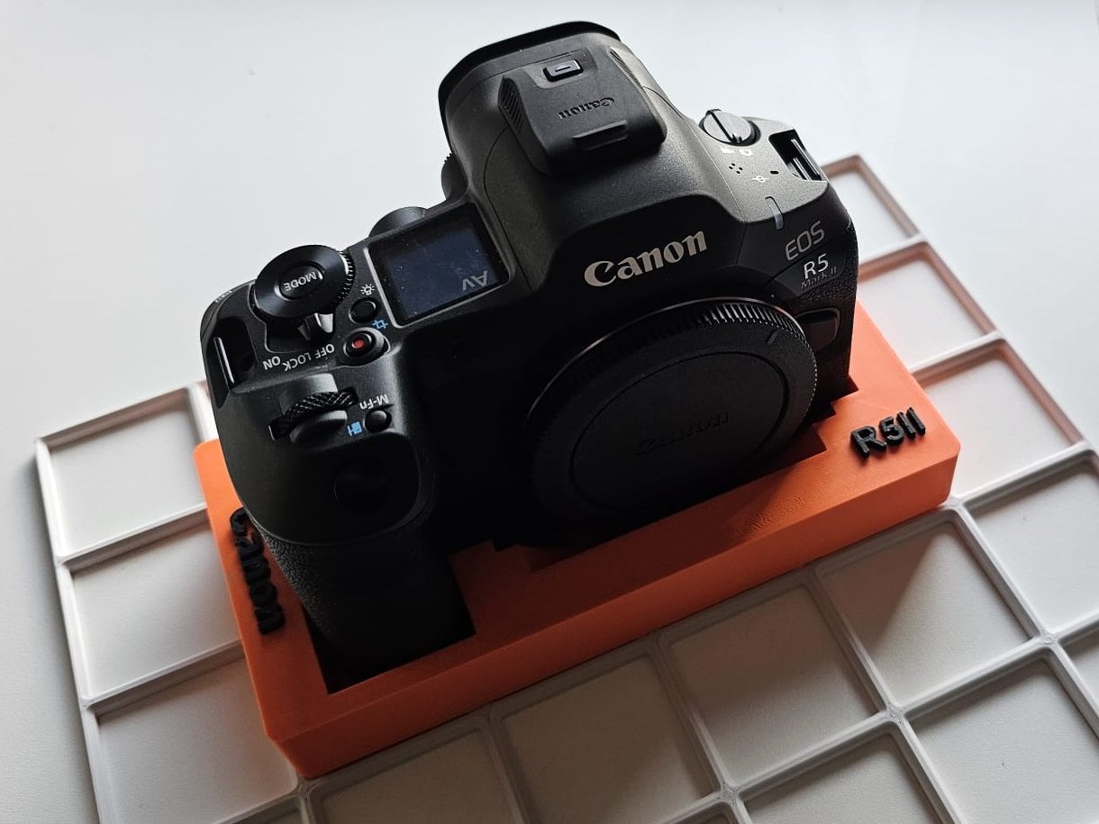#32 Gridfinity CANON R5 MII Halterung 2x4 — vue 1