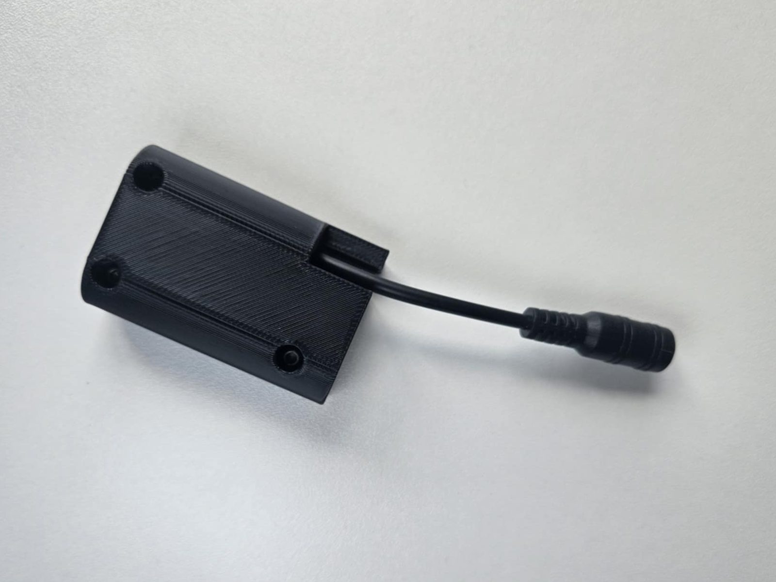 #34 LP-E6 external power adapter — vue 3