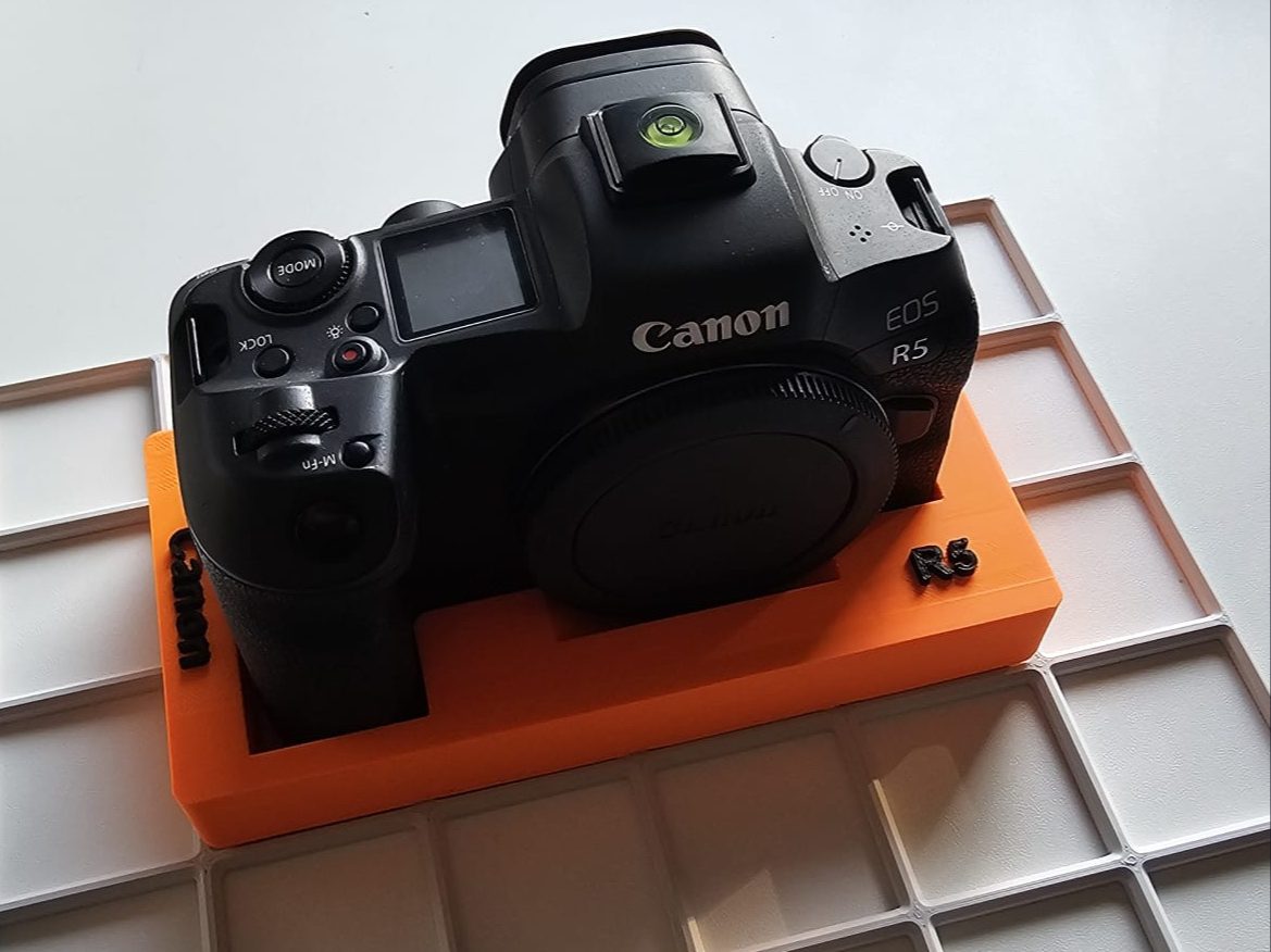 #35 Gridfinity Canon R5 Halterung 2x4 — vue 2
