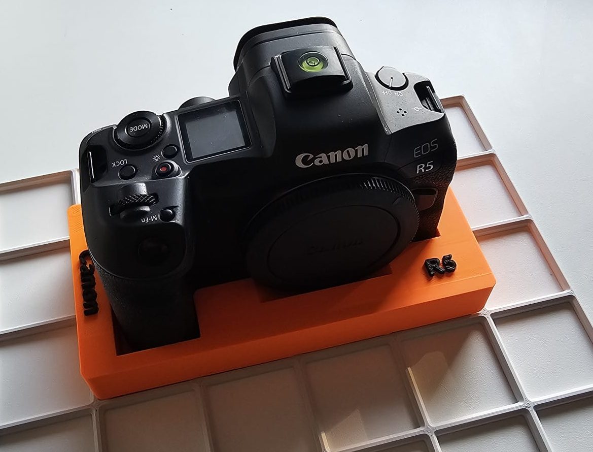 #35 Gridfinity Canon R5 Halterung 2x4 — vue 3