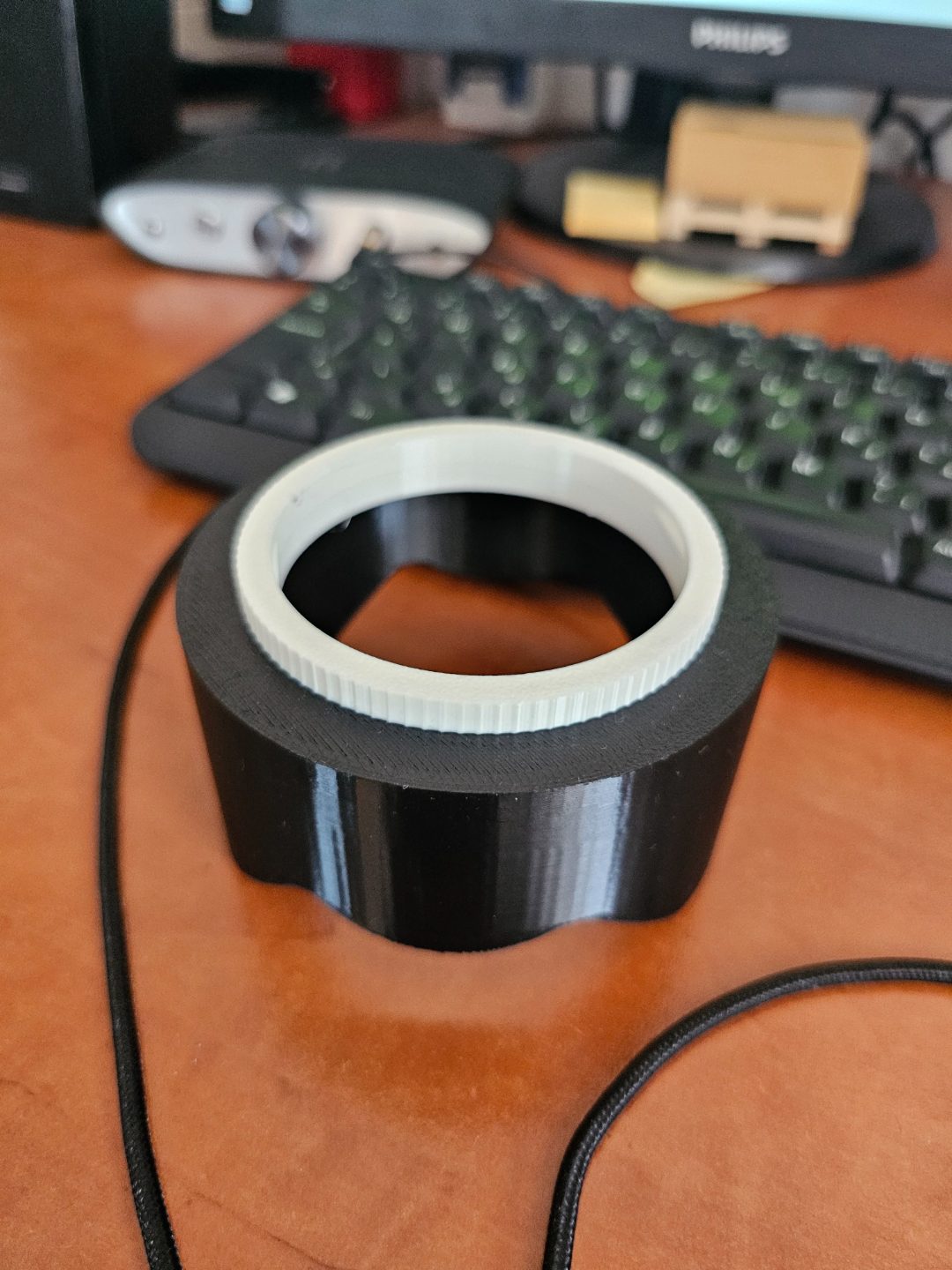 #38 Canon RF 35mm Lens Hood (nuts and bolts) — vue 2