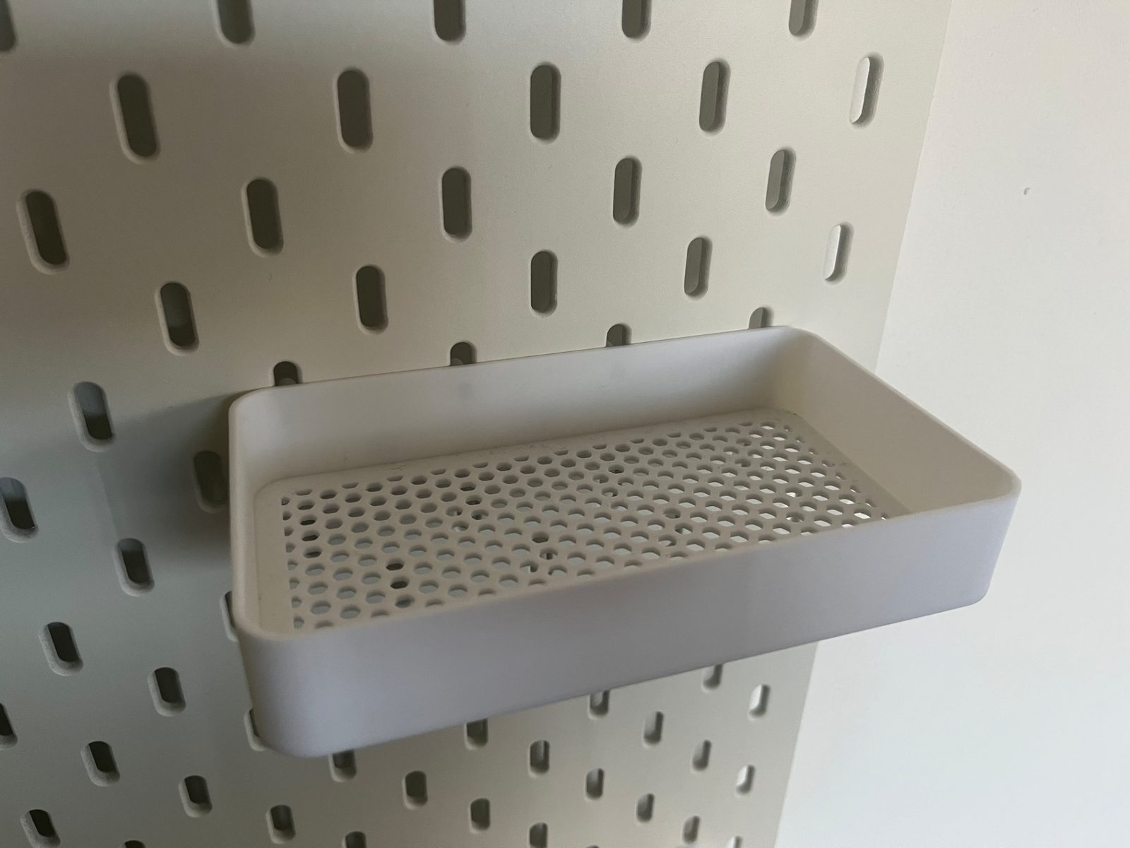 #39 Skadis tray with honeycomb bottom, 145x85x25mm — vue 4