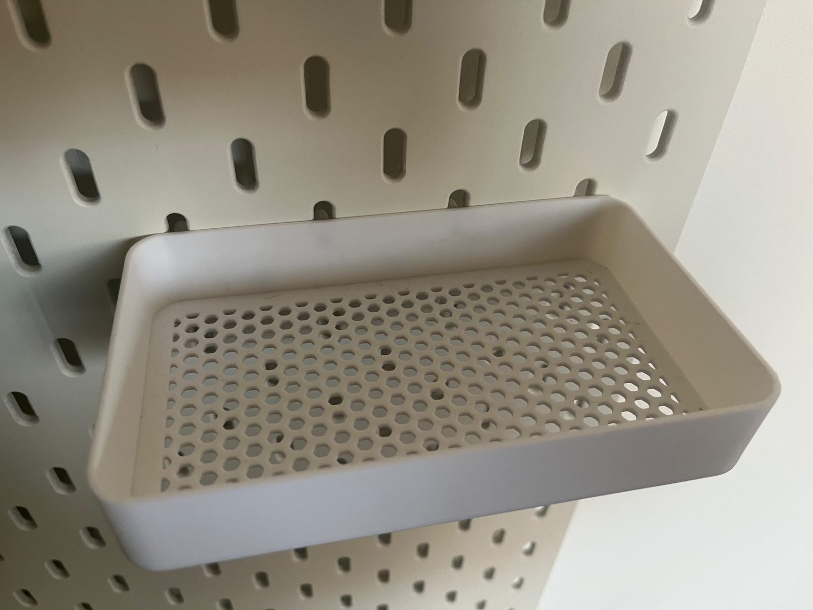 #39 Skadis tray with honeycomb bottom, 145x85x25mm — vue 5