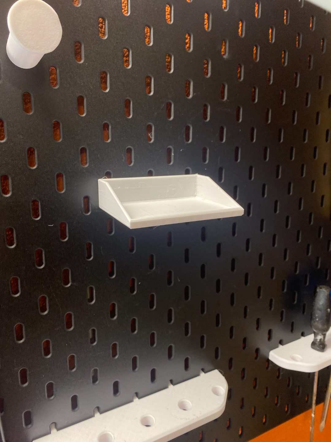 #45 Skadis tray shelf — vue 1