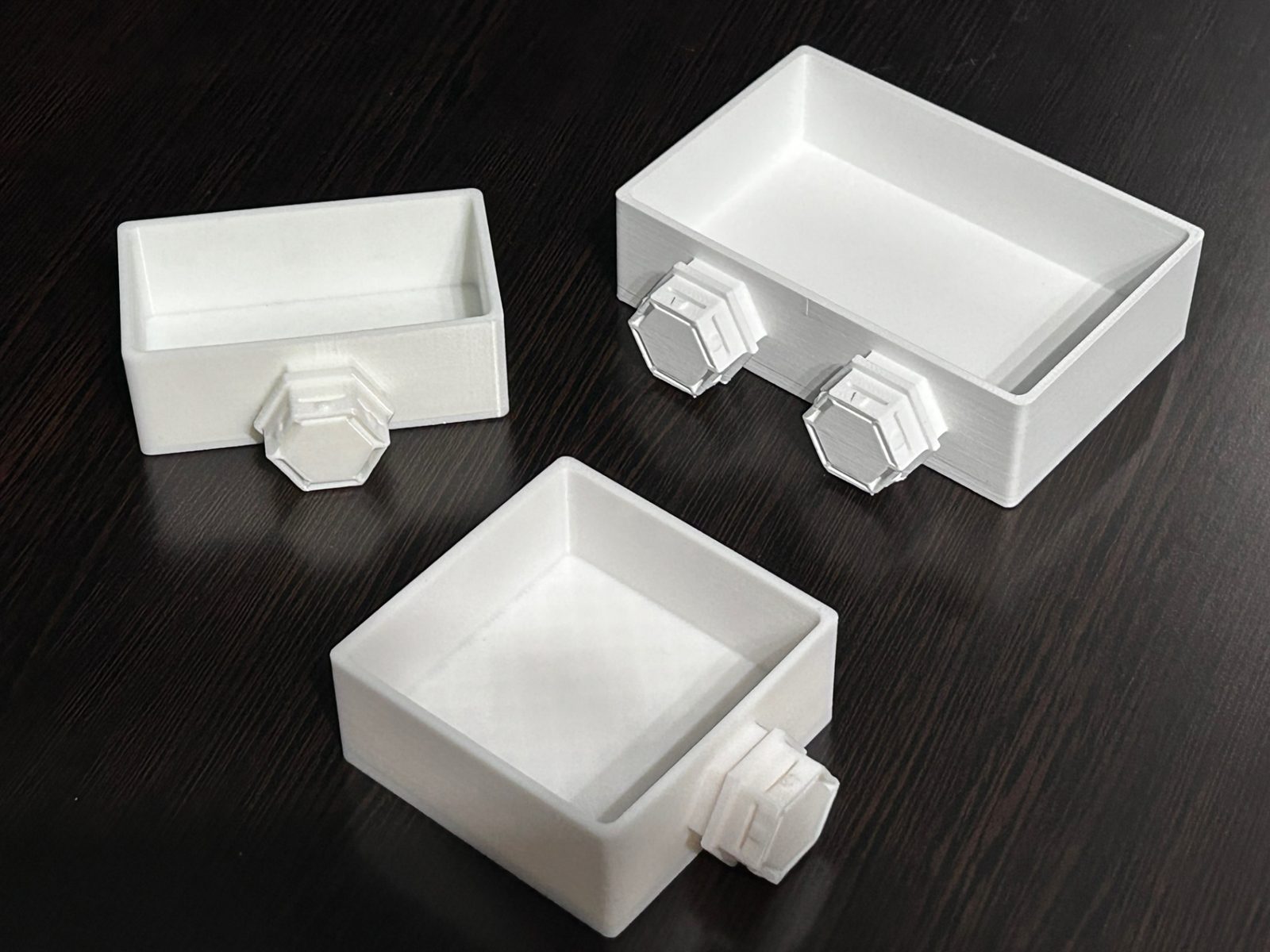 #45 Various storage bins HSW Honeycomb Storage Wall — vue 1