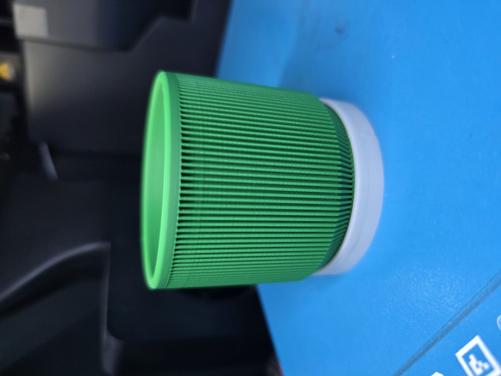 #47 Mid Century Modern Ribbed Planter with Drip Tray — vue 3