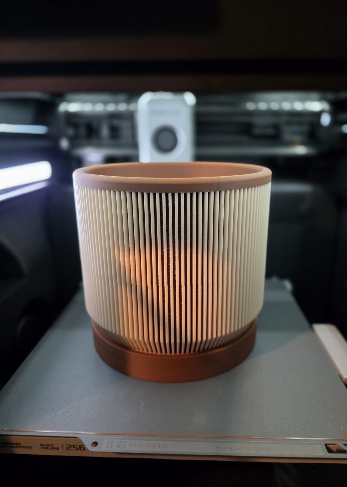 #47 Mid Century Modern Ribbed Planter with Drip Tray — vue 4