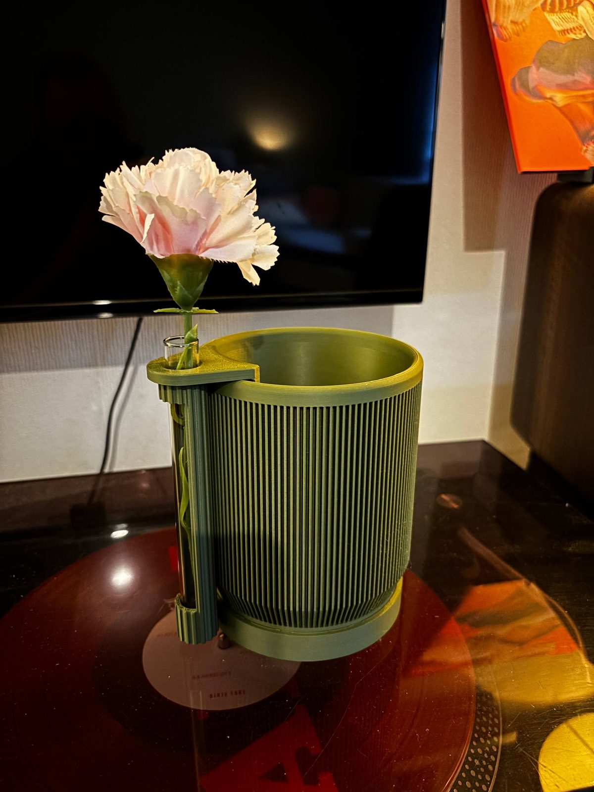 #47 Mid Century Modern Ribbed Planter with Drip Tray — vue 5