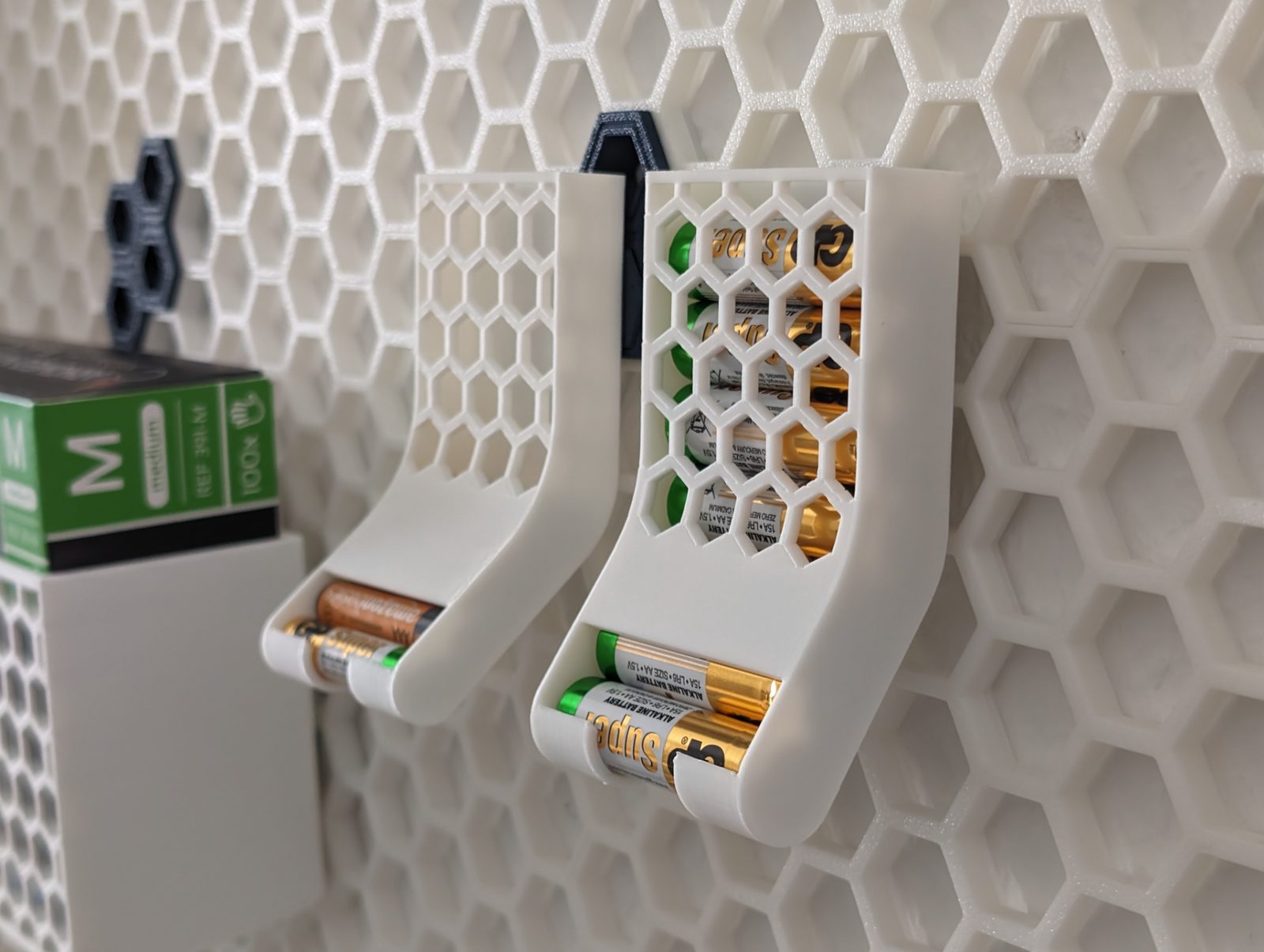 #49 Battery Dispenser for Honeycomb Storage Wall (HSW) — vue 2