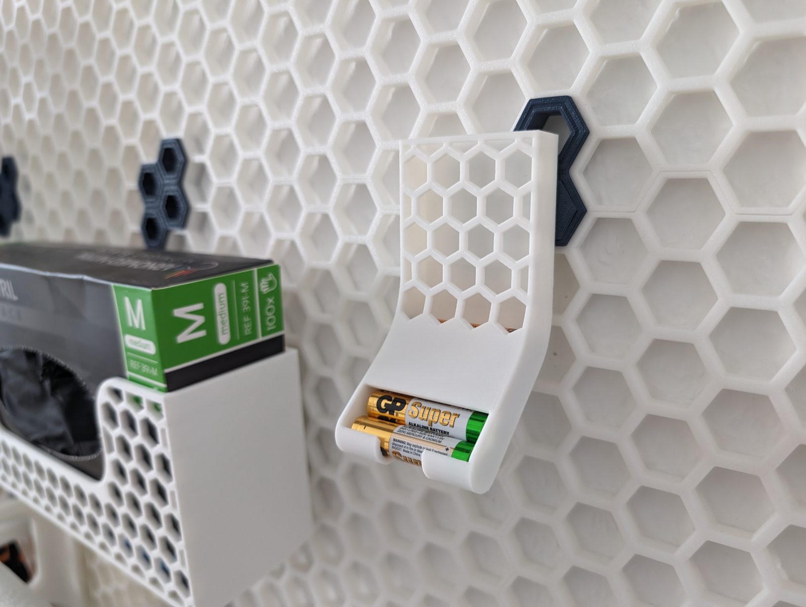 #49 Battery Dispenser for Honeycomb Storage Wall (HSW) — vue 4