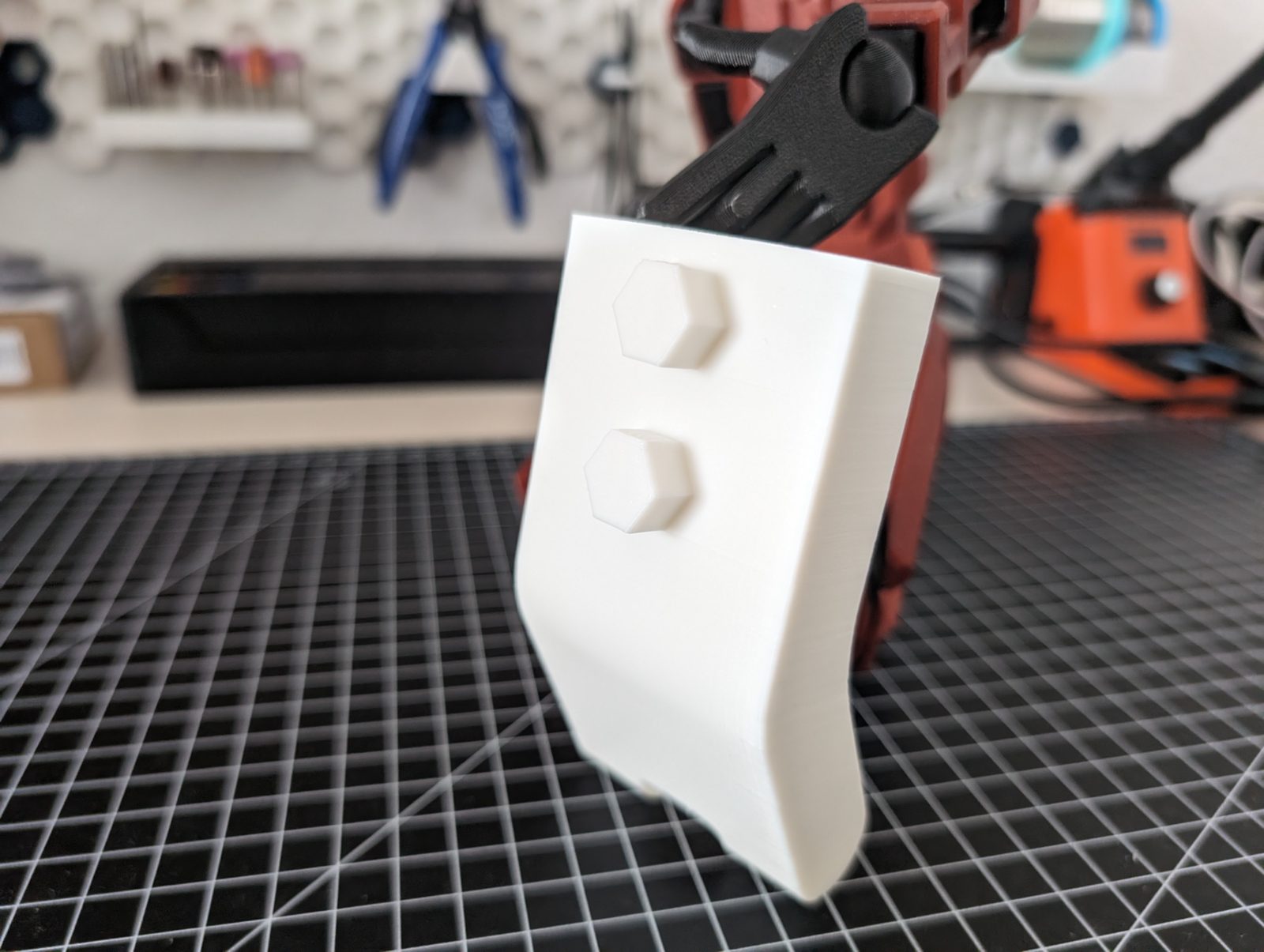 #49 Battery Dispenser for Honeycomb Storage Wall (HSW) — vue 6