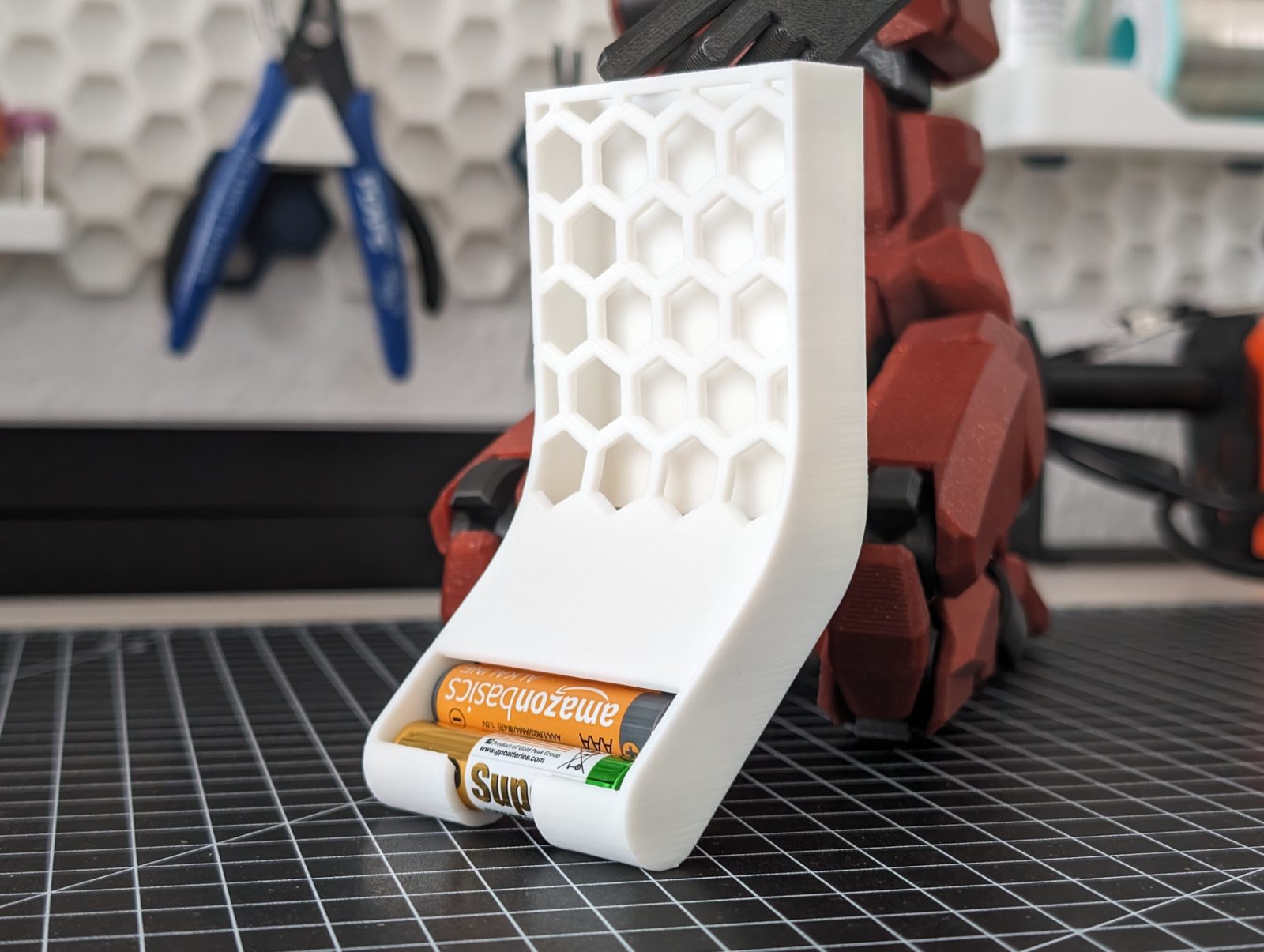#49 Battery Dispenser for Honeycomb Storage Wall (HSW) — vue 7
