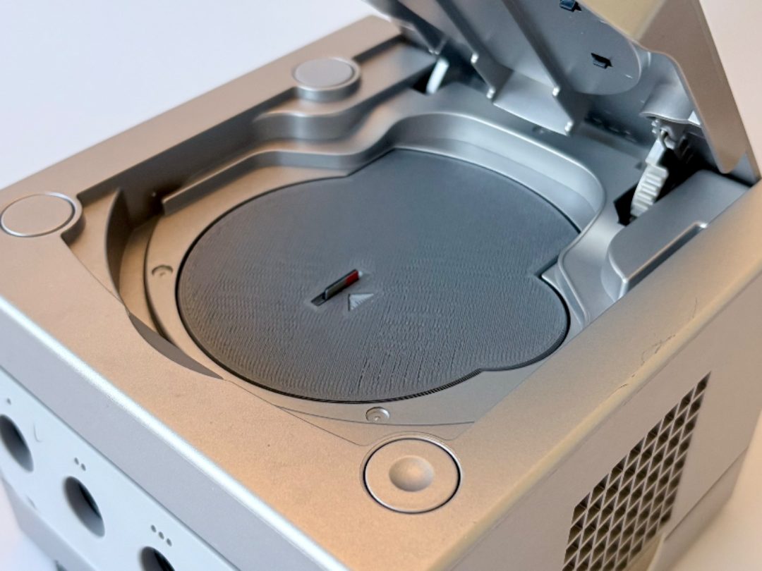 #53 GameCube Disc Drive Replacement Cover — vue 2