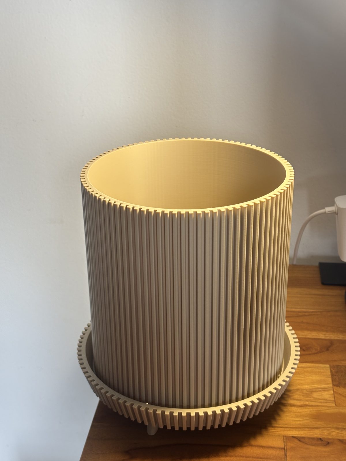 #57 Planter with legs — vue 5