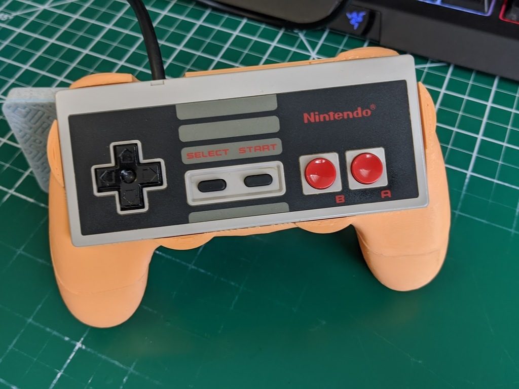 #58 NES CONTROLLER GRIP — vue 4