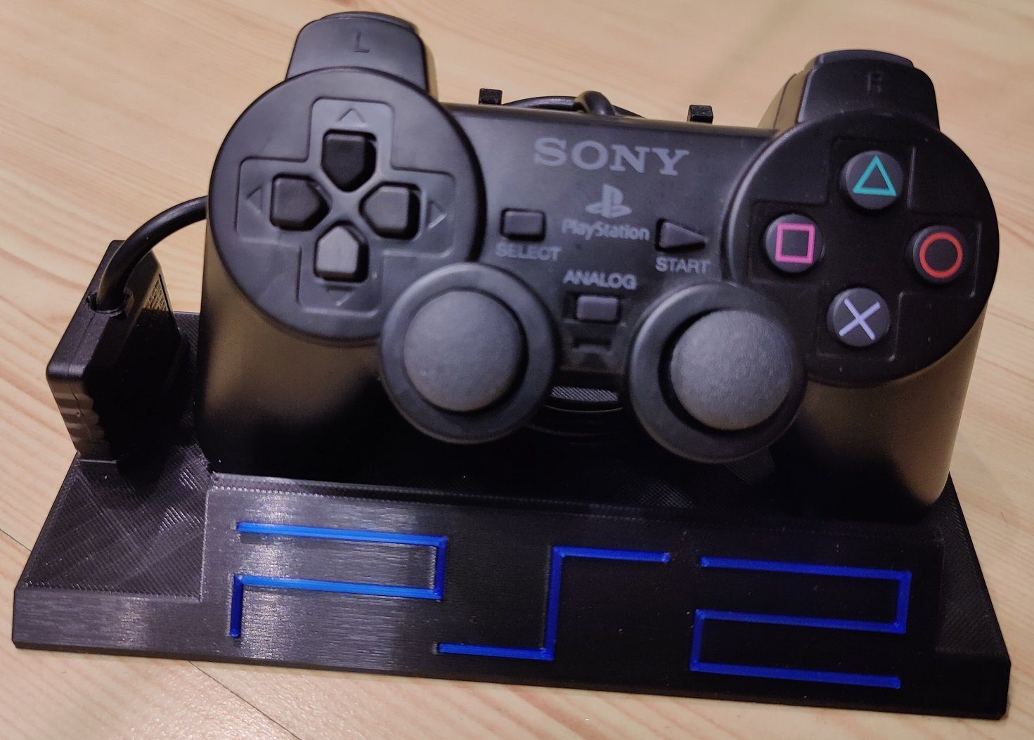 #65 PS2 Controller Stand With Playstation 2 Logo — vue 7