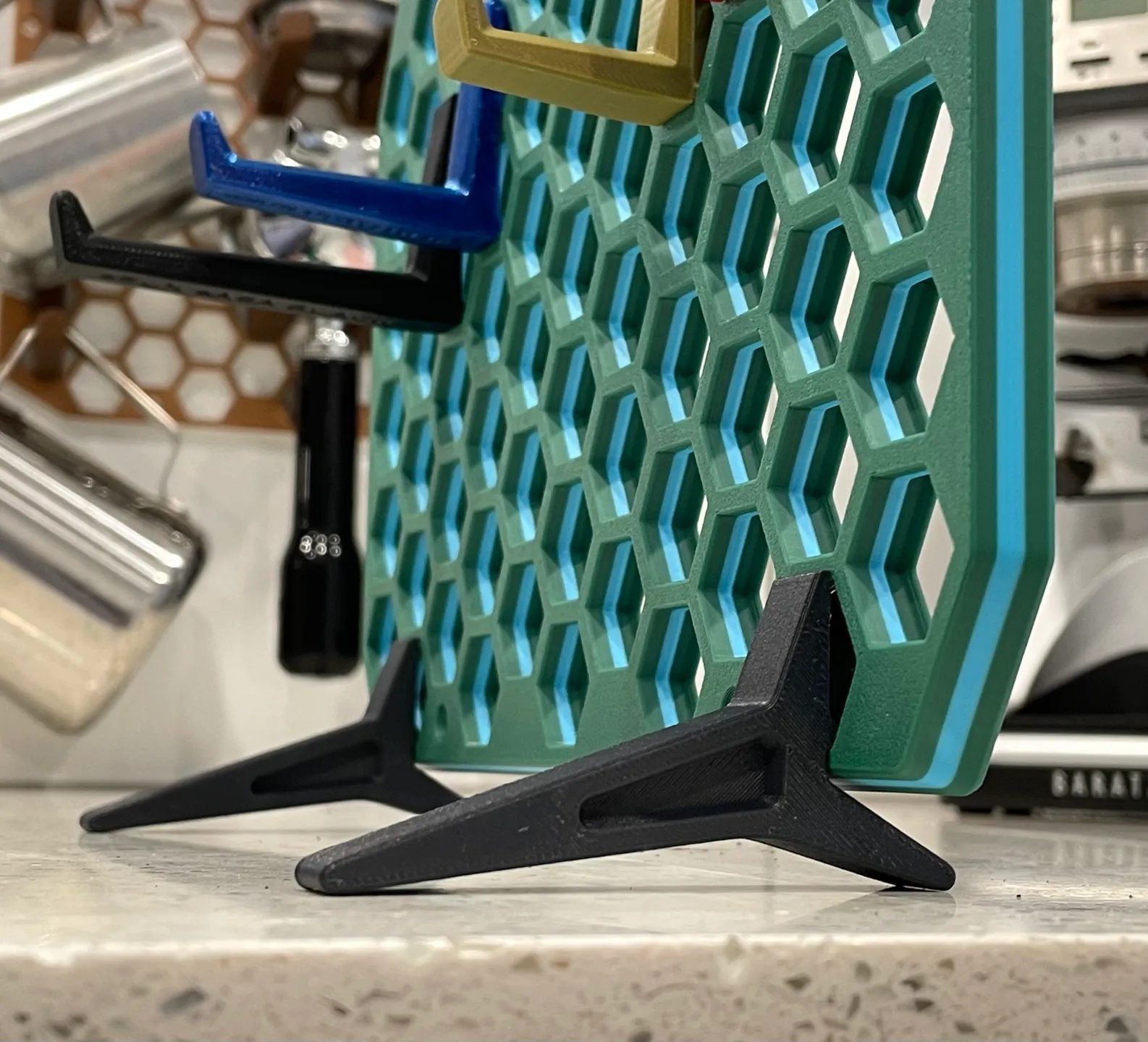 #72 HSW Feet for Freestanding Walls - Honeycomb Storage Wall — vue 3