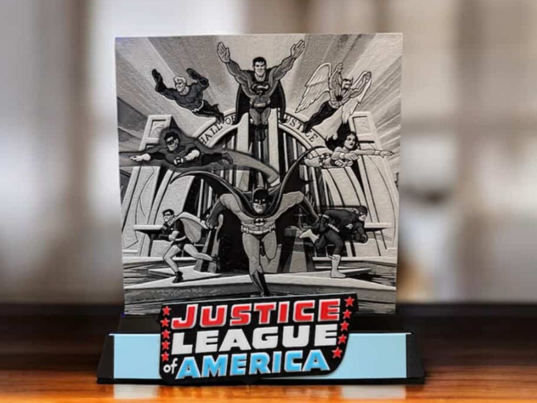 #72 Justice League of America Comic Book Kickstand — vue 2