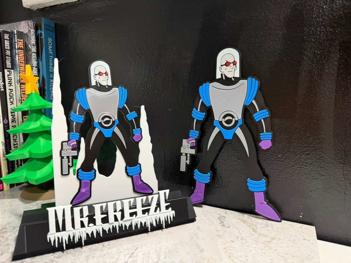 #74 Mr. Freeze Comic Book Kickstand — vue 3