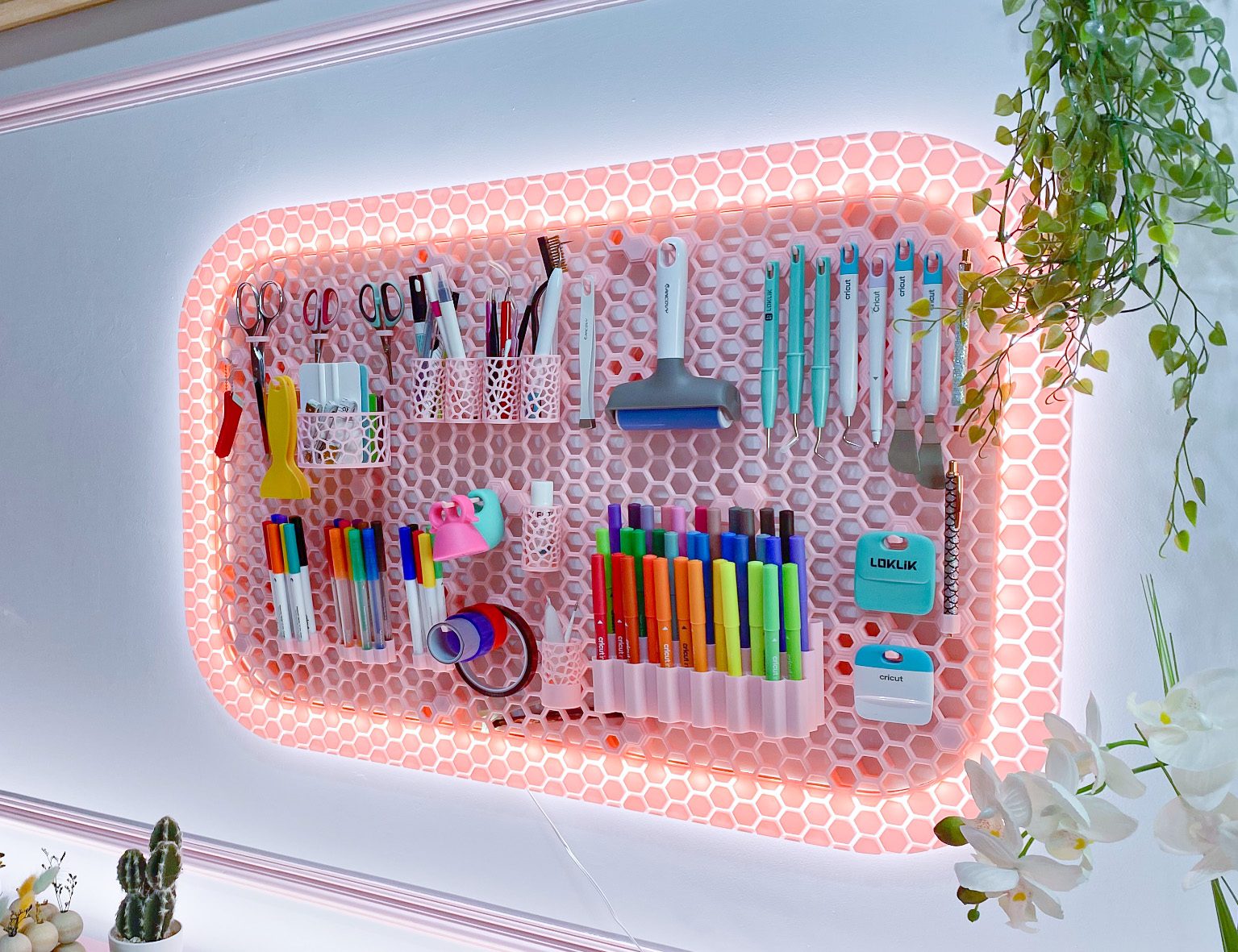 #83 Honeycomb storage wall with LED (HSW) — vue 1
