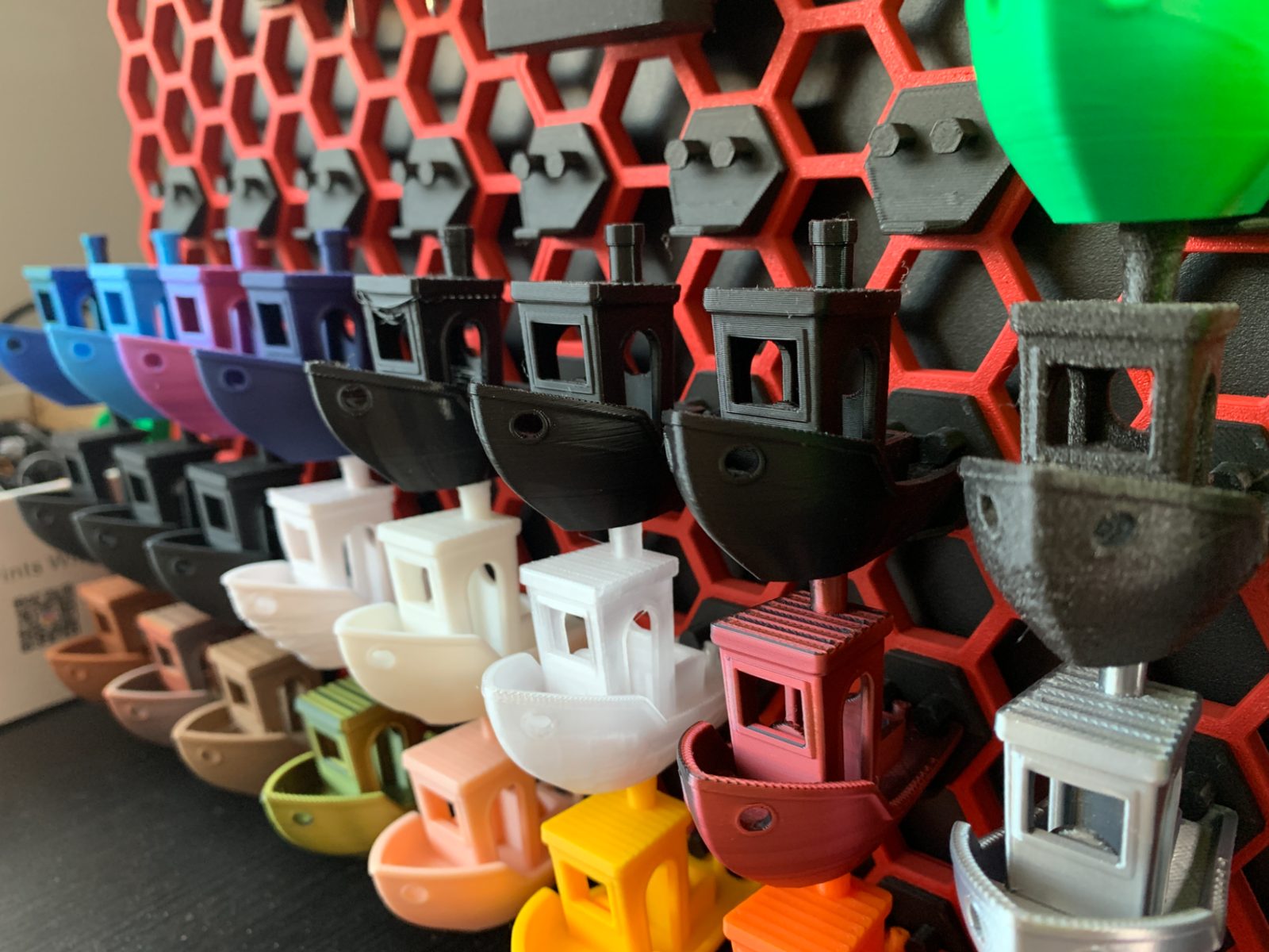 #85 HSW benchy display hanger — vue 2