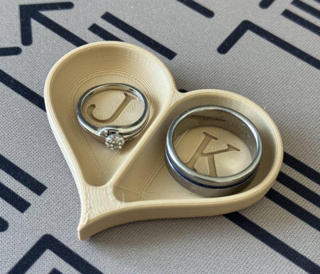 #87 Simple Couples Ring Holder — vue 3