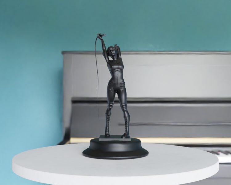 #98 Catwoman Statue — vue 6