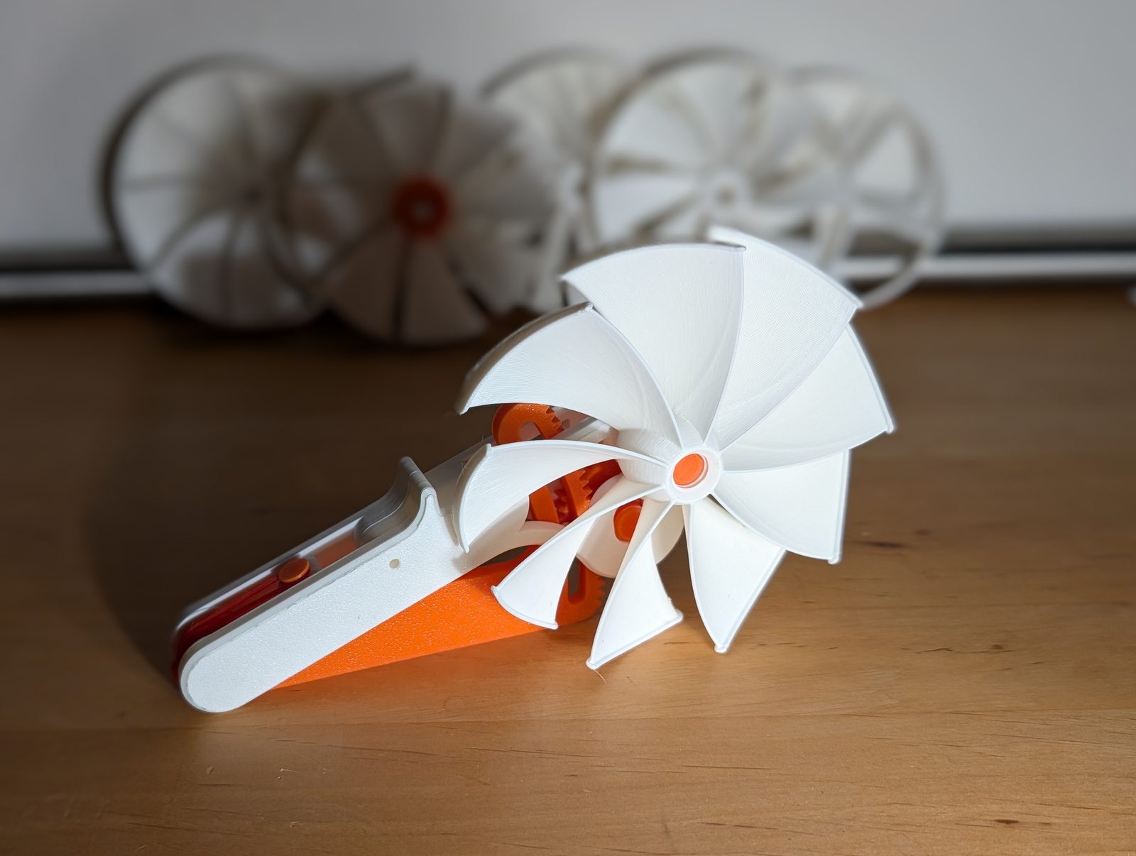 #100 Squeeze Powered Flywheel Fan — vue 1