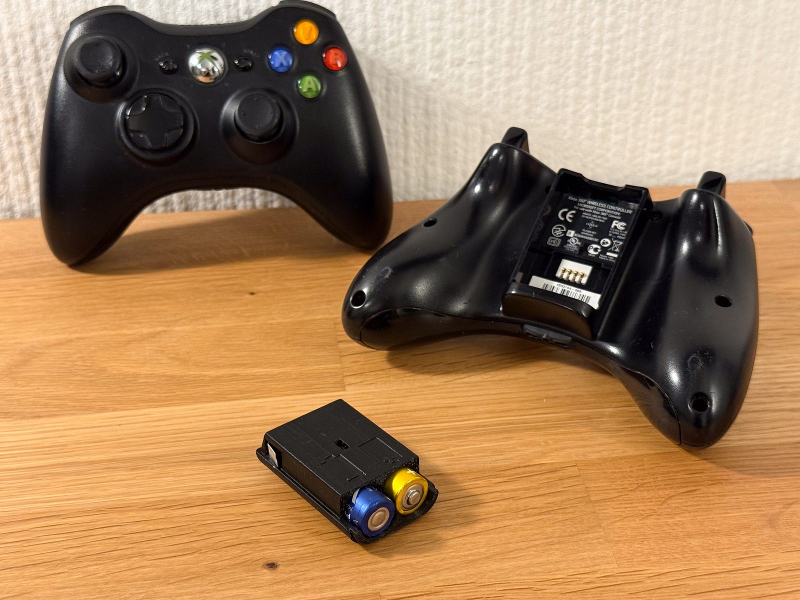 #104 Xbox 360 Controller Battery Holder — vue 3
