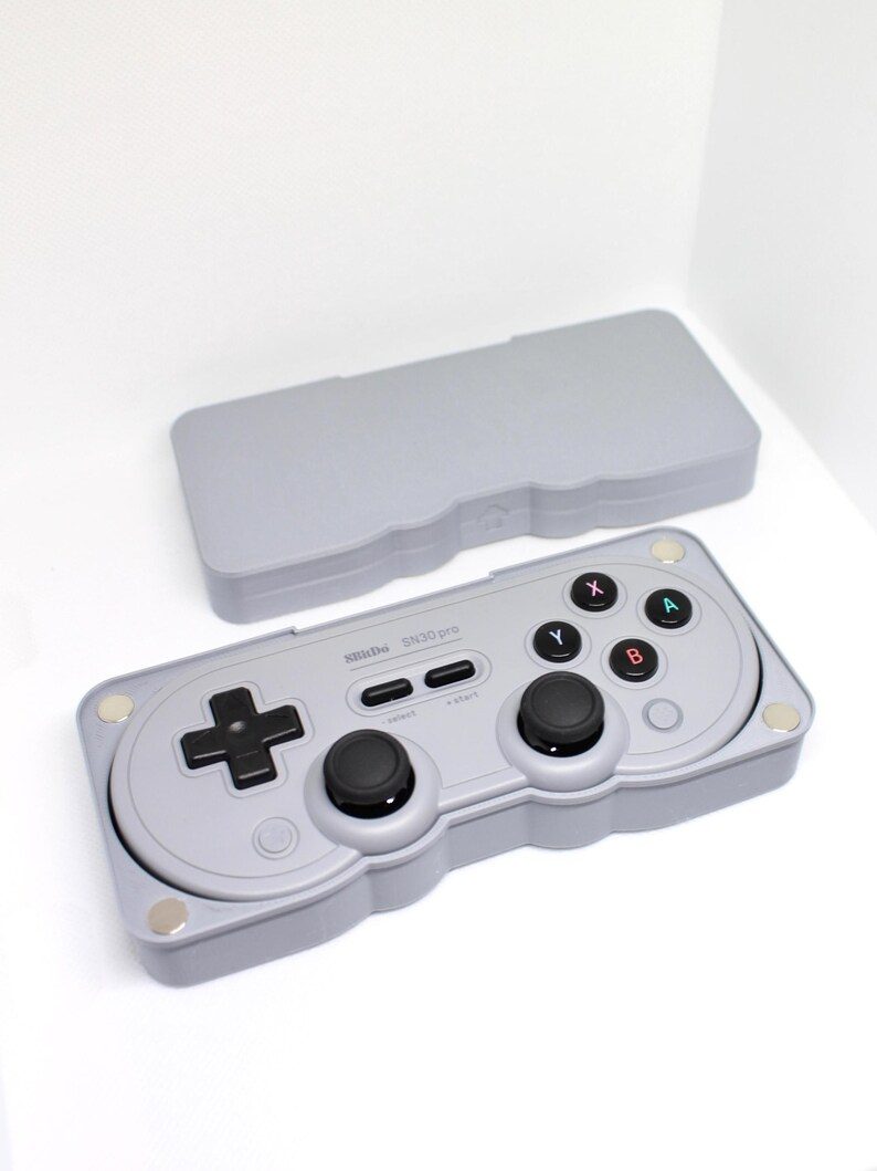 #110 Magnetic Case for 8BitDo SN30 Pro — vue 3