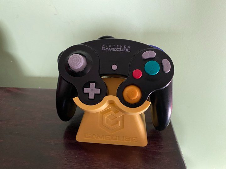 #112 Gamecube Controller Stand — vue 1