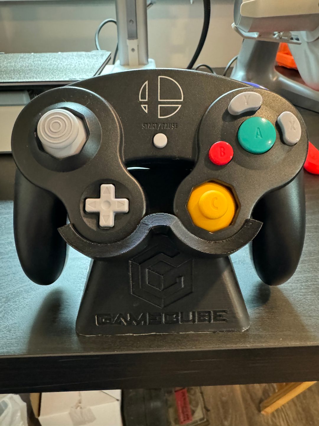 #112 Gamecube Controller Stand — vue 2