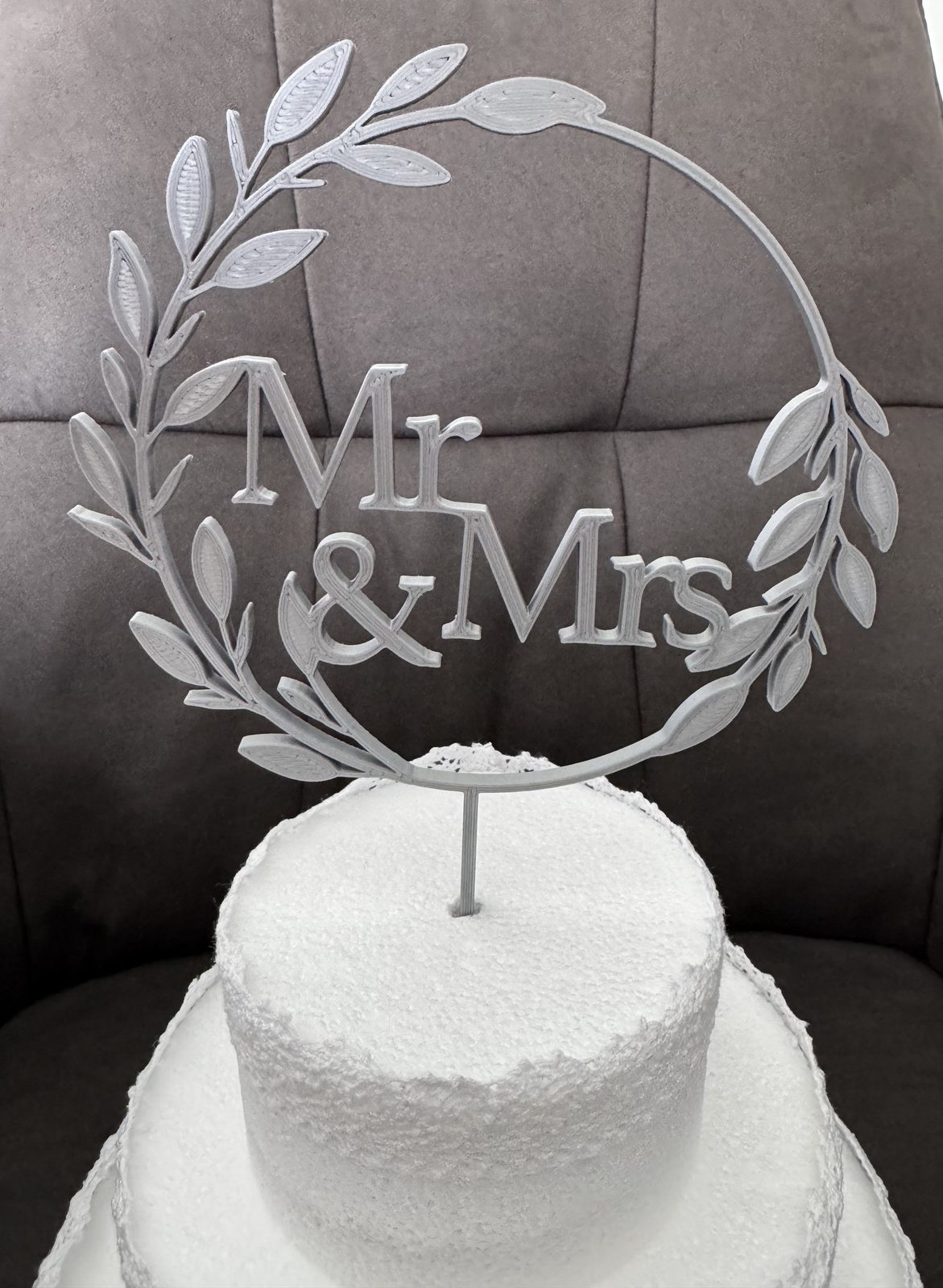 #117 MR & MRS Cake Topper Wedding decoration — vue 3