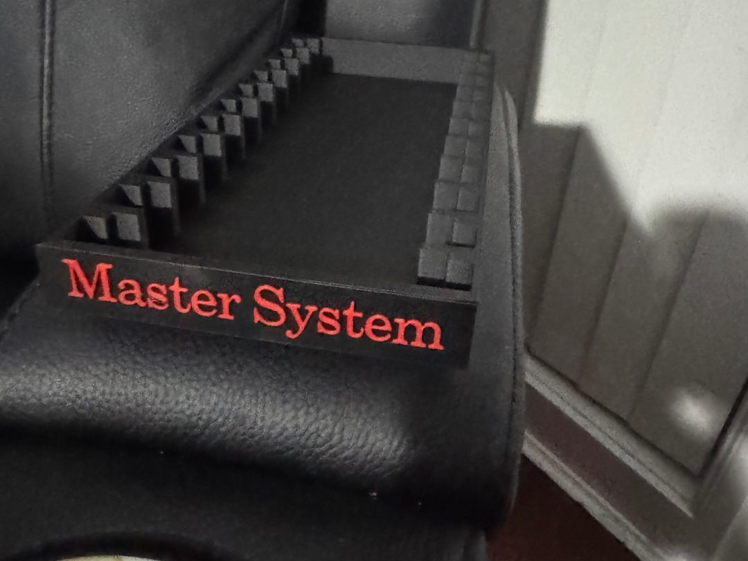 12-Slot Holder for Sega Master System Cartridges — vue 1