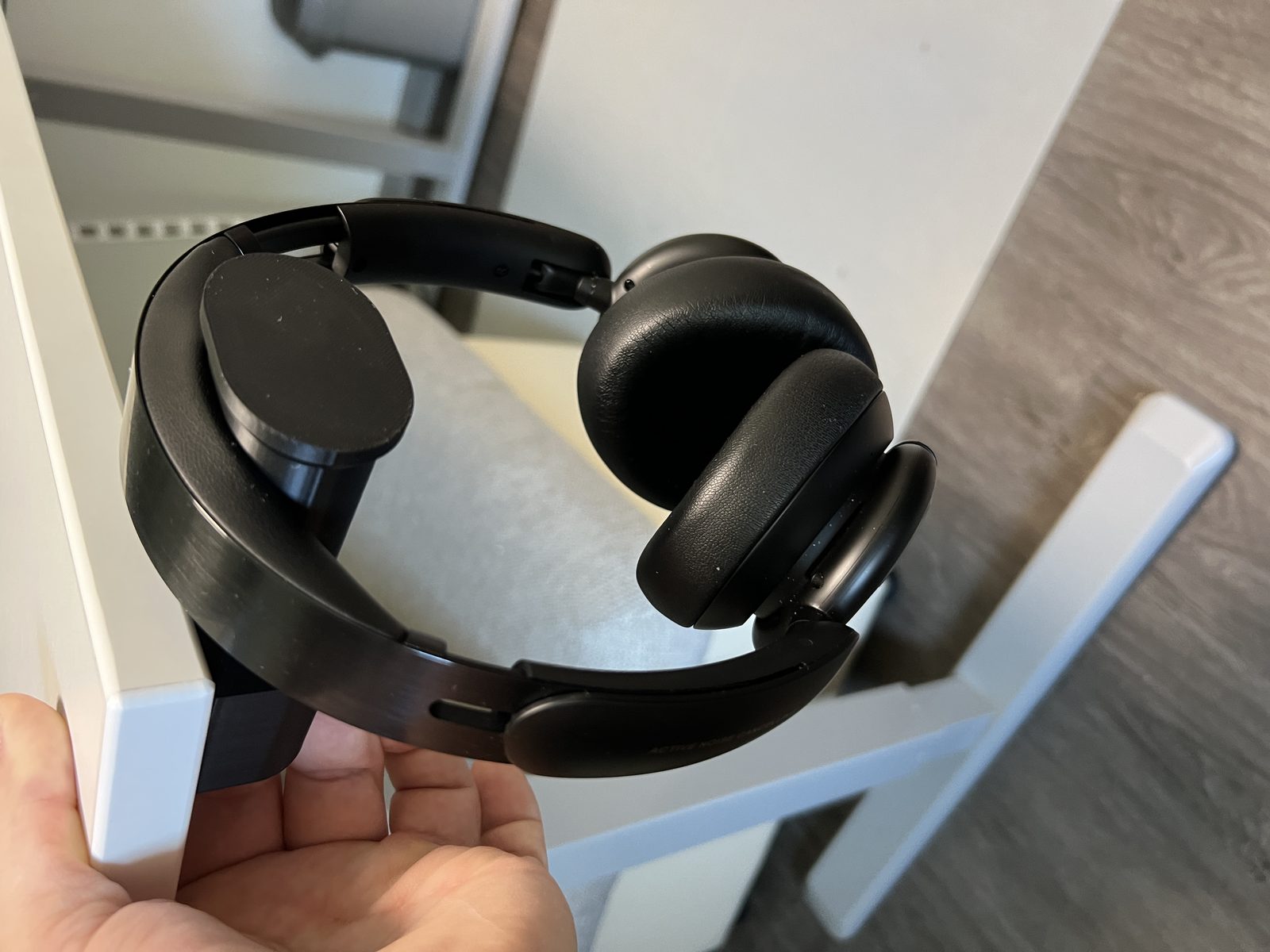 #122 Headphones holder for desk — vue 5