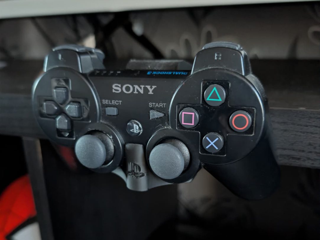 #125 PS3 Controller Kallax Holder — vue 2