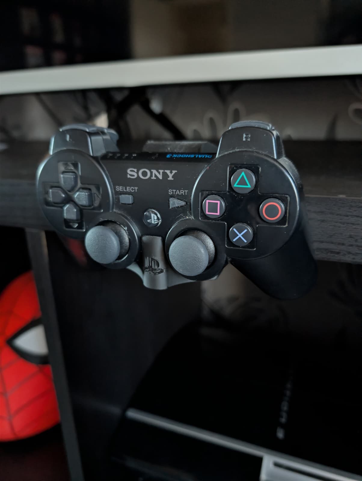 #125 PS3 Controller Kallax Holder — vue 3